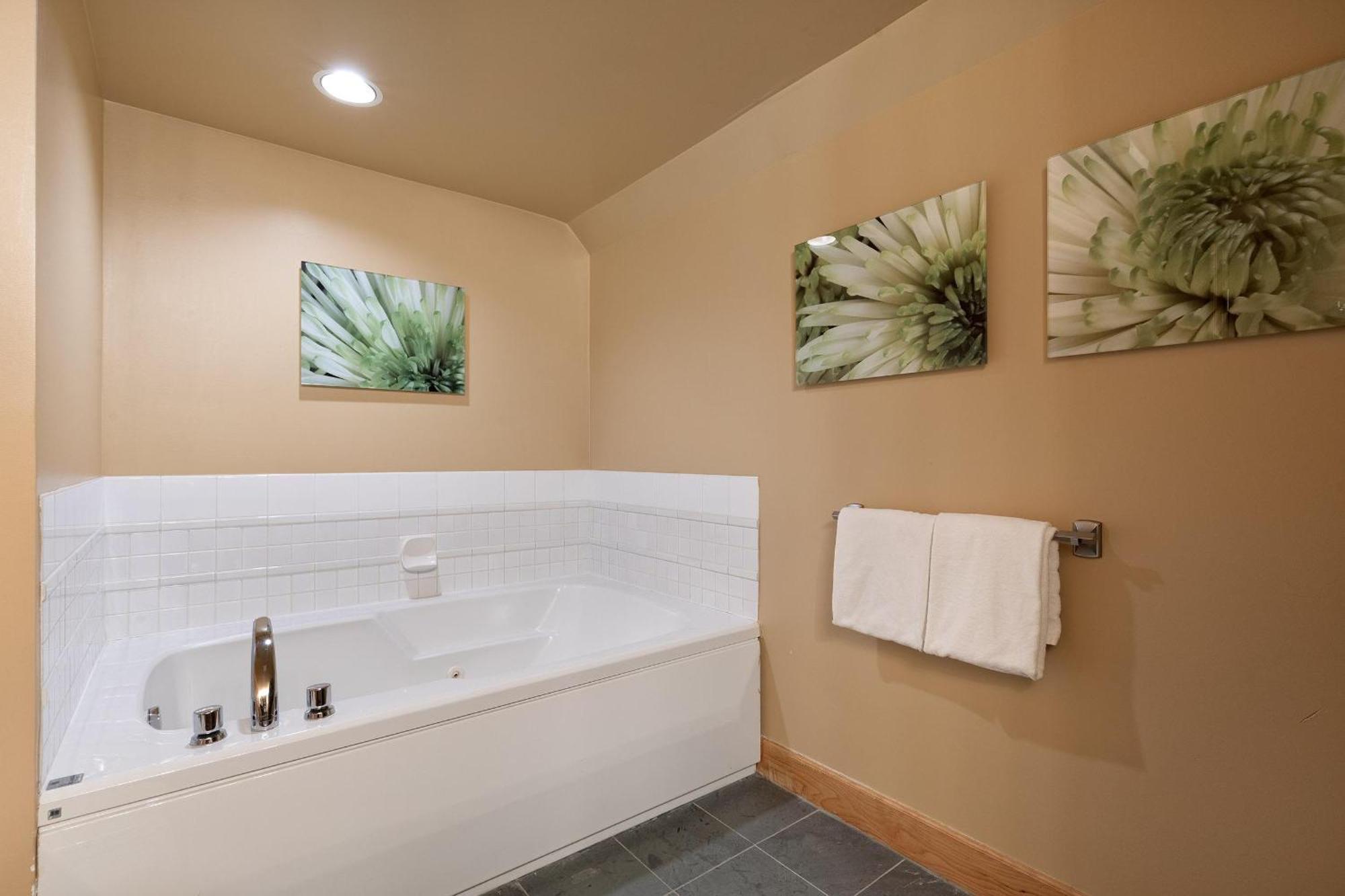 Alpine Greens 8 | Bright Townhome Near Blackcomb, Walk Or Shuttle To Skiing, Secure Parking Whistler Luaran gambar